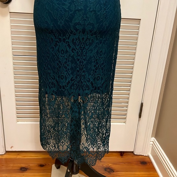 Lulus Kiss Me at Midnight Lace Halter Bodycon Midi Dress in Forest Green, Sz S - Picture 7 of 17